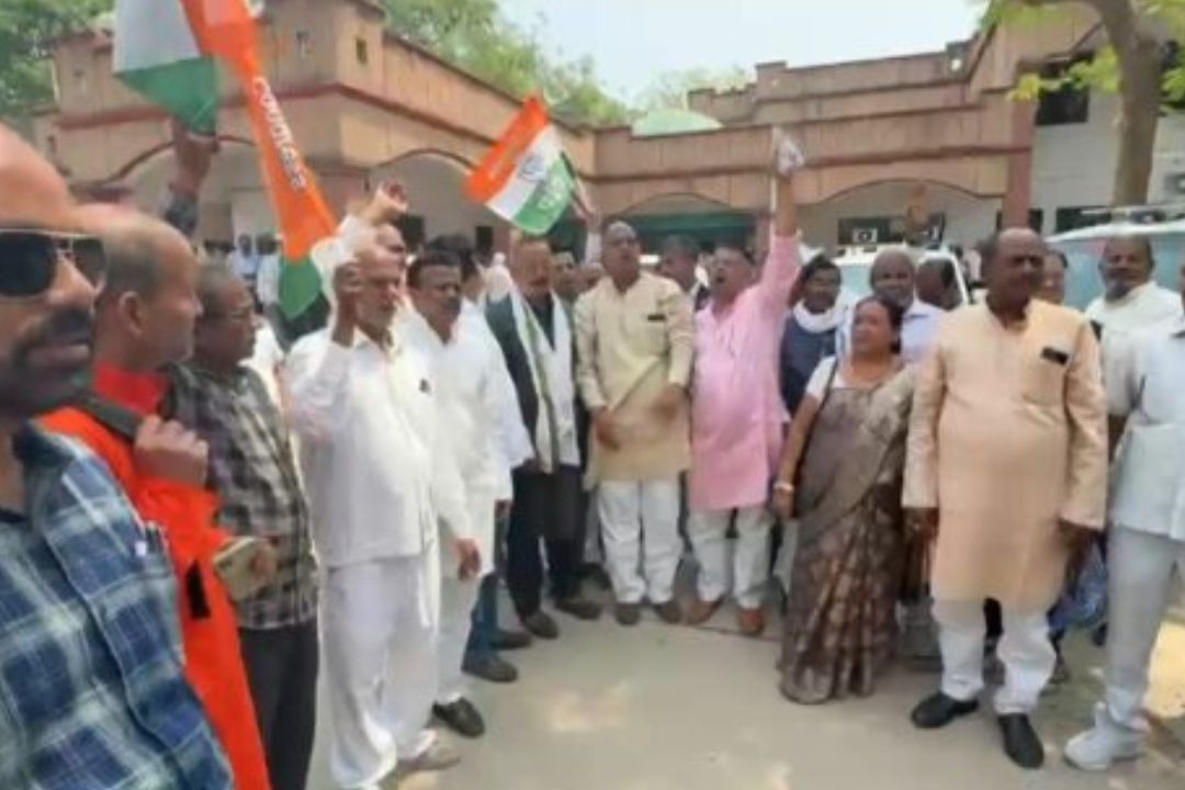 गैस सिलेंडर की किल्लत से गोरखपुर में सियासत गरमाई, कांग्रेस का हाई वोल्टेज प्रदर्शन
