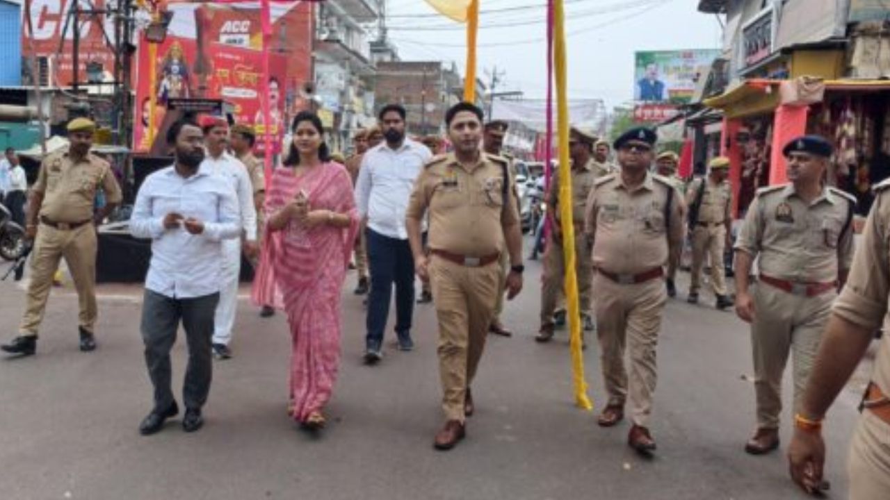 ईद से पहले शहर में क्यों उतरे डीएम-एसपी सड़कों पर? मस्जिदों और बाजारों में हुआ ऐसा निरीक्षण, जानकर चौंक जाएंगे!