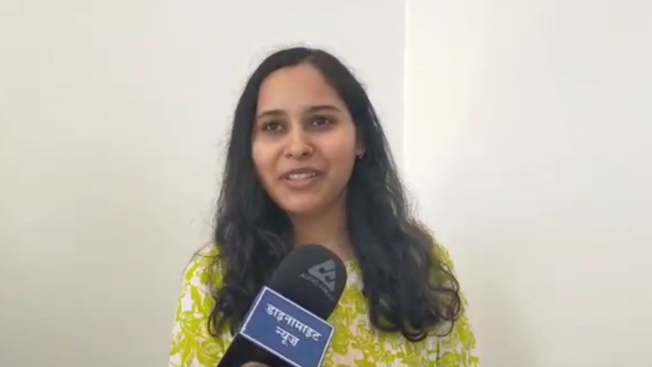 DN Exclusive: जनरल स्टोर चलाने वाले की बेटी बनीं PCS अफसर, बताया जीत का असली मंत्र