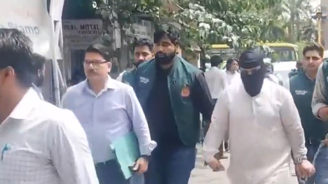 दिल्ली पुलिस ने कुख्यात आतंकवादी ‘राजा कश्मीरी’ दबोचा, इस बड़े आतंकी हमले की हो रही थी तैयारी