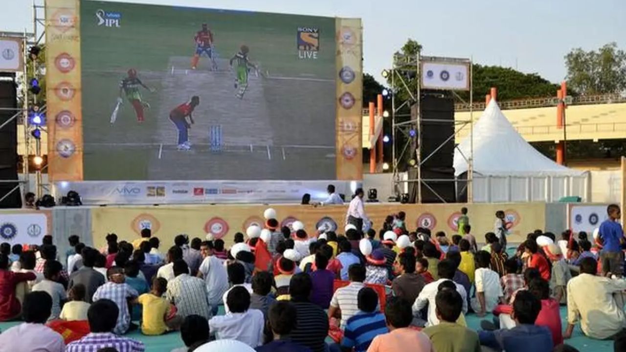 स्टेडियम जैसा रोमांच अब FREE! BCCI का बड़ा तोहफा, क्या आपके शहर में लगेगा IPL फैन पार्क?