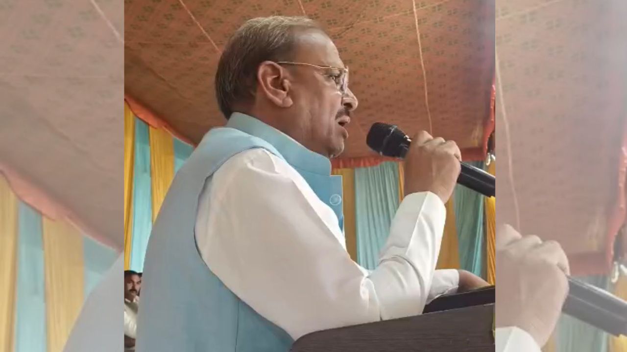 Former Minister Sushil Tibrewal addressing the conference.