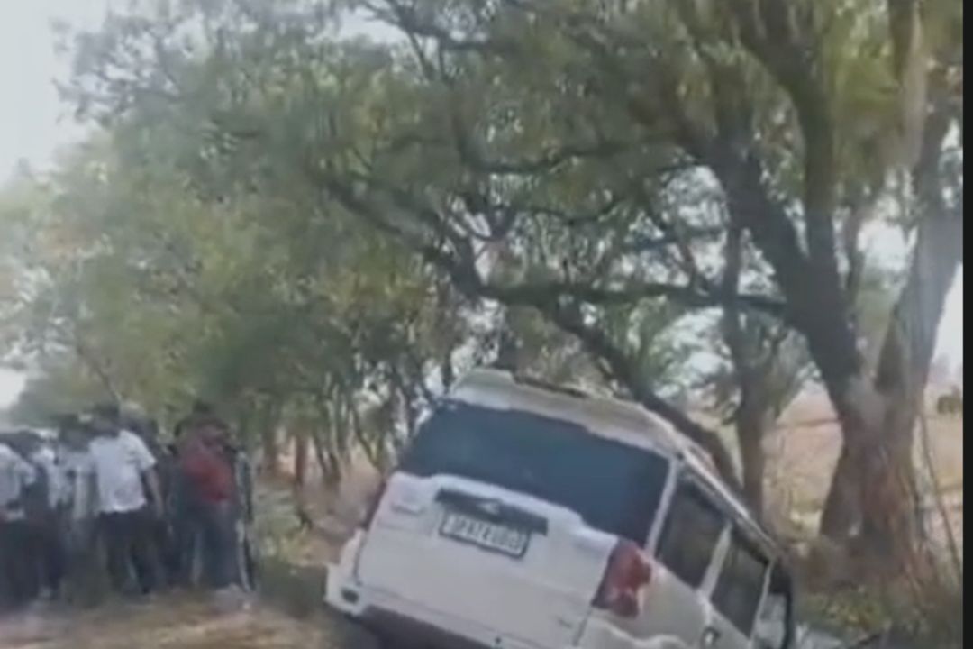 Road Accident: एटा में दर्दनाक हादसा, मौके पर 3 की मौत से हड़कंप