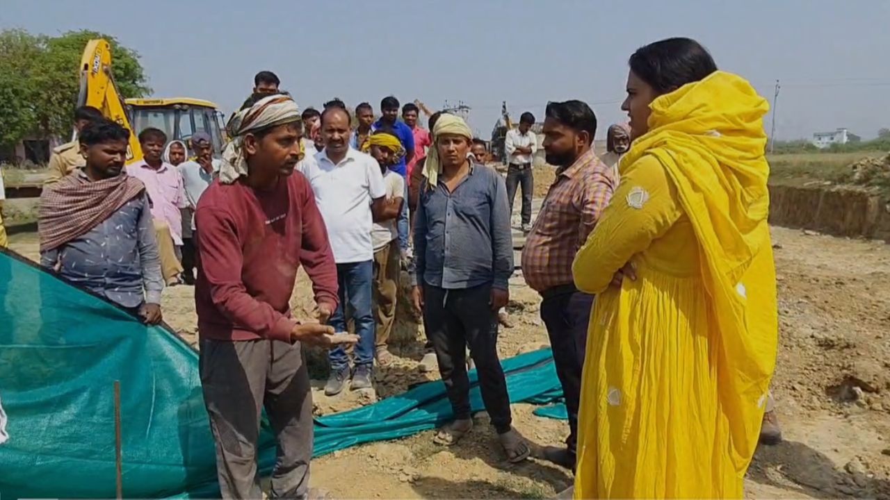 चंदौली में बड़ा हादसा निर्माणाधीन पुल का गिरा स्लैब, एक की दर्दनाक मौत