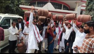UP News: गैस संकट पर सपा का हल्ला बोल, जानें क्या है पूरी खबर?