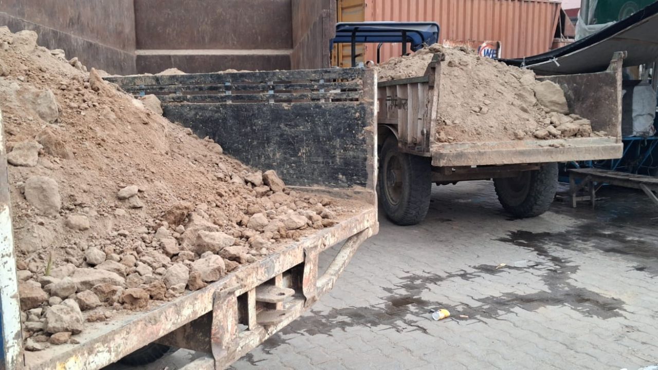 बदायूं में दो थाना क्षेत्रों में छापा, 6 वाहन सीज, माफिया में हड़कंप