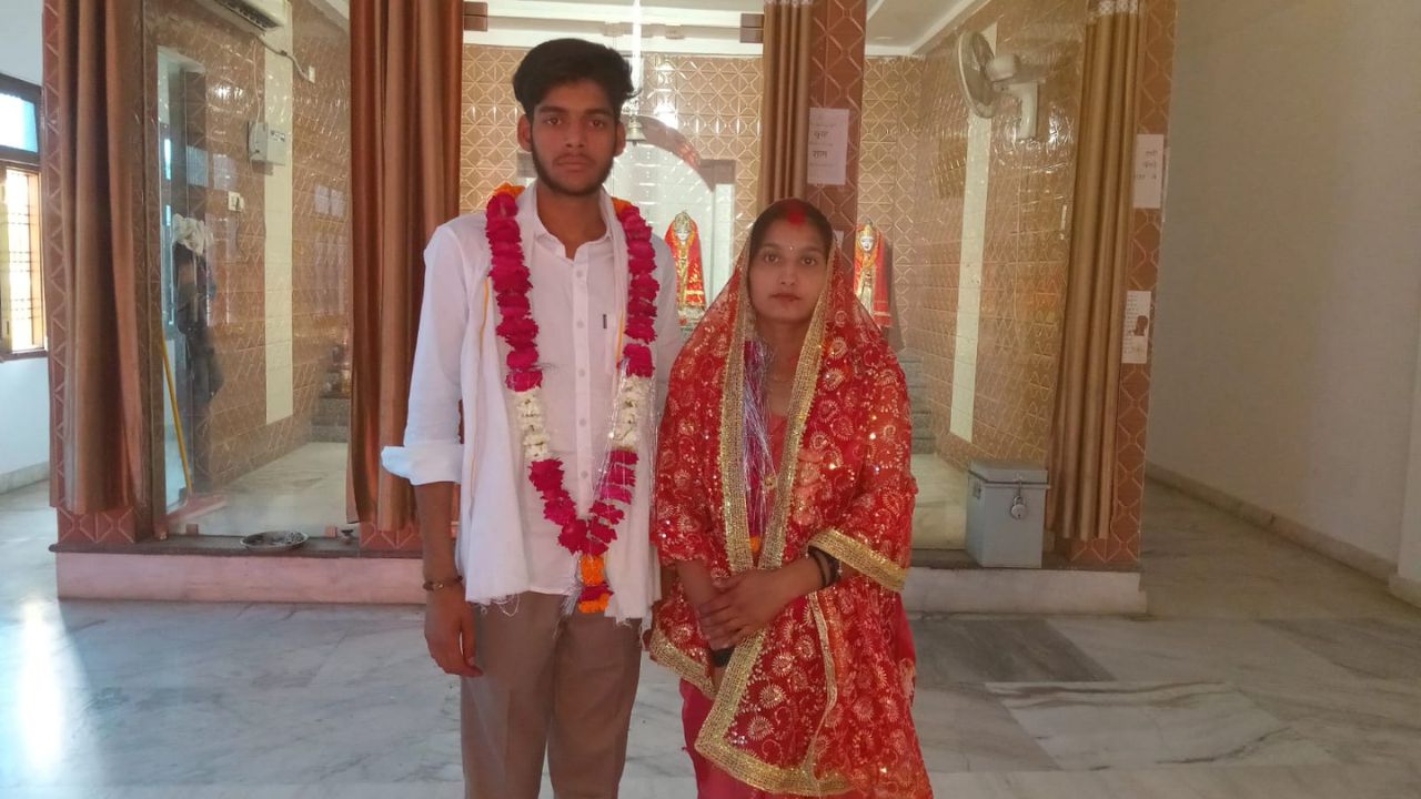 पहले कोर्ट मैरिज… फिर मंदिर में रचाई शादी, जानियें प्रेमी युगल ने क्यों मांगी पुलिस सुरक्षा?