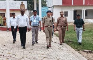 UP Police Recruitment Exam 2026: महराजगंज में डीएम-एसपी का परीक्षा केंद्रों पर औचक निरीक्षण, जानिये पूरा अपडेट