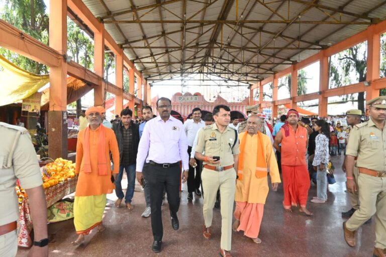 महराजगंज में चैत्र नवरात्रि को लेकर प्रशासन अलर्ट: डीएम-एसपी ने लेहड़ा देवी मंदिर में कसी कमर, कहा- भक्तों की सुरक्षा में…