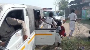 महराजगंज में बच्चों की जिंदगी पर मंडराया खतरे का साया, जानिये क्या है पूरा मामला