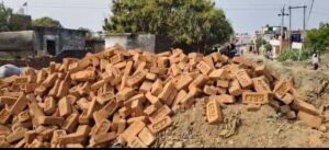 Maharajganj News: महराजगंज में PWD का बड़ा भ्रष्टाचार, ग्रामीणों का जोरदार विरोध; की ये मांग