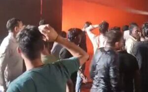 गोरखपुर: गीडा की वुड प्लाई फैक्ट्री में भीषण आग, मचा हड़कंप