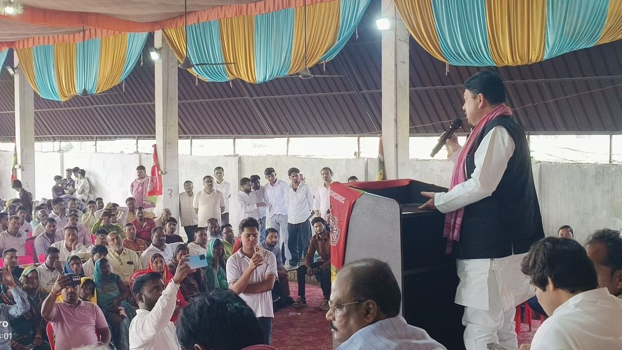 Distinguished Guest Sunil Singh stated that Sushil Tibrewal has parked Yogi's bulldozer in the garage.