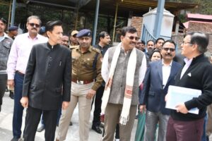 मुख्य सचिव ने भवाली-रातिघाट बाईपास और कैंचीधाम परियोजनाओं का किया निरीक्षण, दिए ये महत्वपूर्ण निर्देश