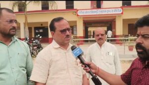 इस बार ‘न पैसा न गजल-गीत’: महराजगंज में इंटर कॉपियों की जांच तेज, 63 डिप्टी हेड की निगरानी में जुटे 293 शिक्षक