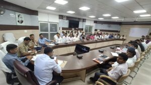 UP Crime: गोरखपुर में डंपरों पर प्रशासन का शिकंजा, नियम तोड़ने पर हुई ये कार्रवाई