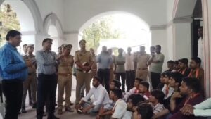 छात्र आत्महत्या की जांच को लेकर एबीवीपी ने सौंपा ज्ञापन, सिटी मजिस्ट्रेट पर ये बड़ा आरोप