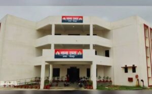 गोरखपुर में संपत्ति के लालच में खौफनाक साजिश! पिता व सौतेली मां ने बेटे को कुल्हाड़ी से किया ये हाल