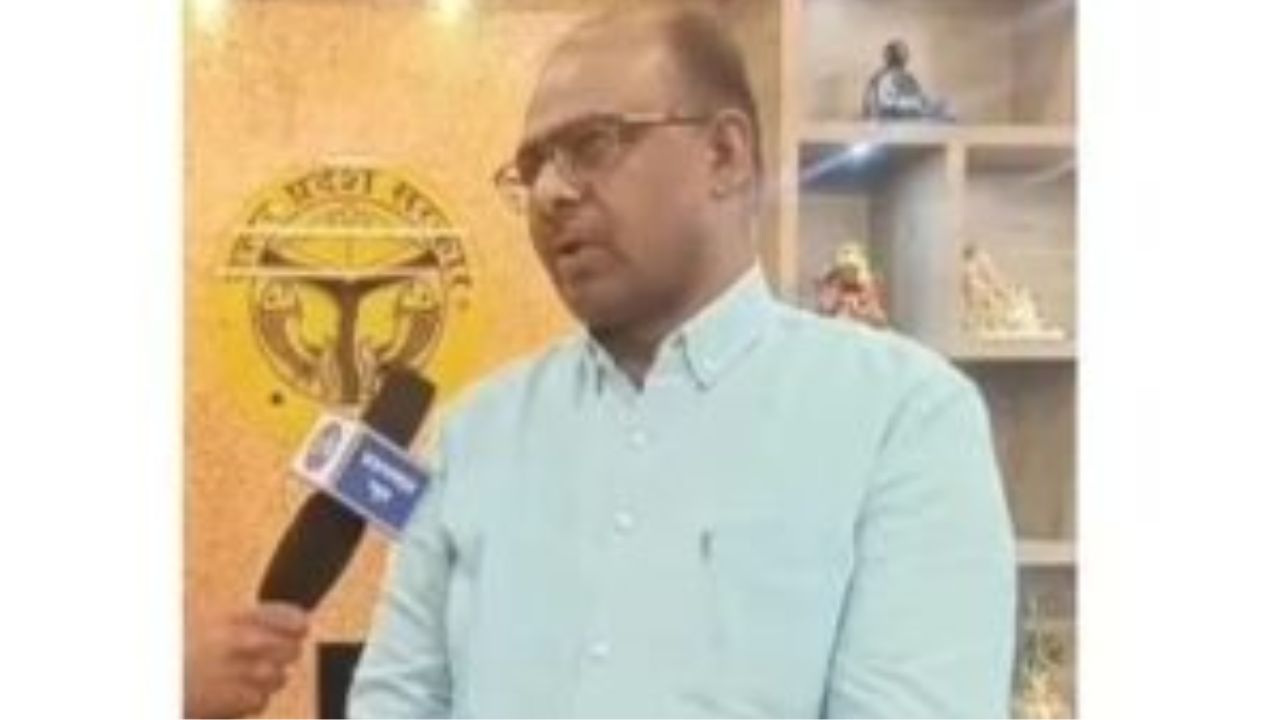 Maharajganj News: महराजगंज में गैस की कालाबाजारी पर डीएम सख्त, दिए ये सख्त निर्देश