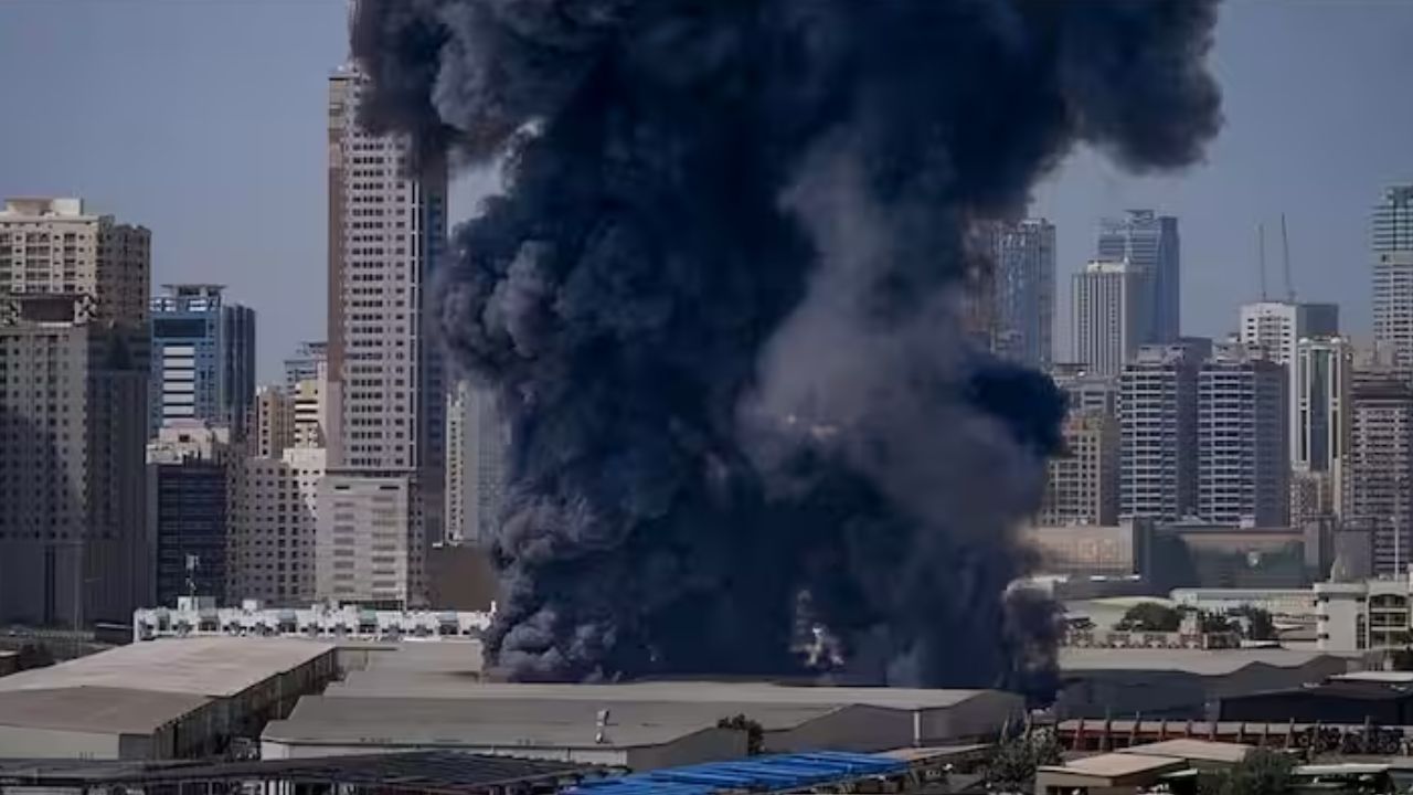 Iran Israel War: ईरान ने अबू धाबी के पास किया ड्रोन अटैक, एक की मौत, उड़ानों पर पड़ा असर