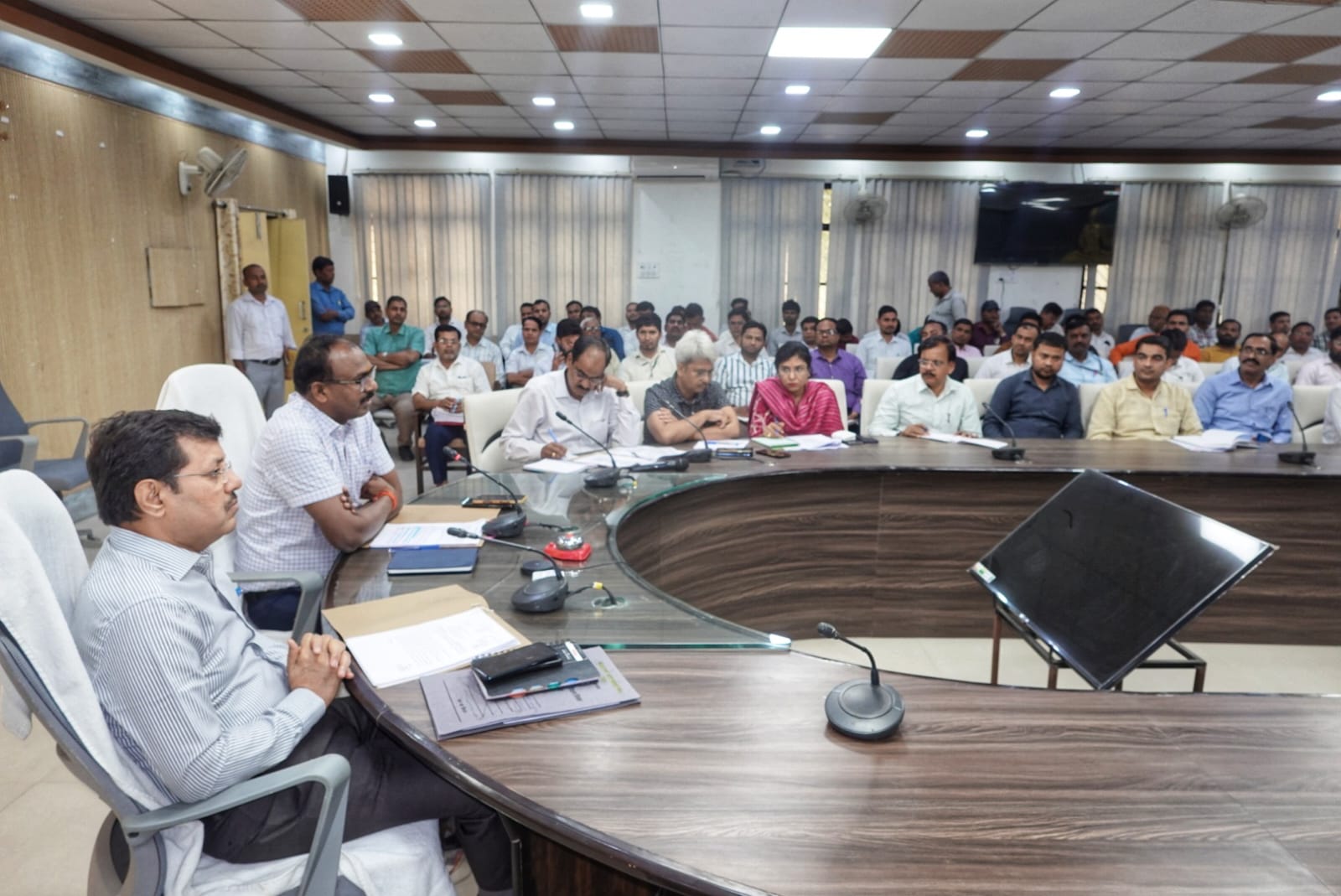 महराजगंज में सोमनाथ स्वाभिमान पर्व की तैयारियां तेज, DM ने दिए अहम निर्देश