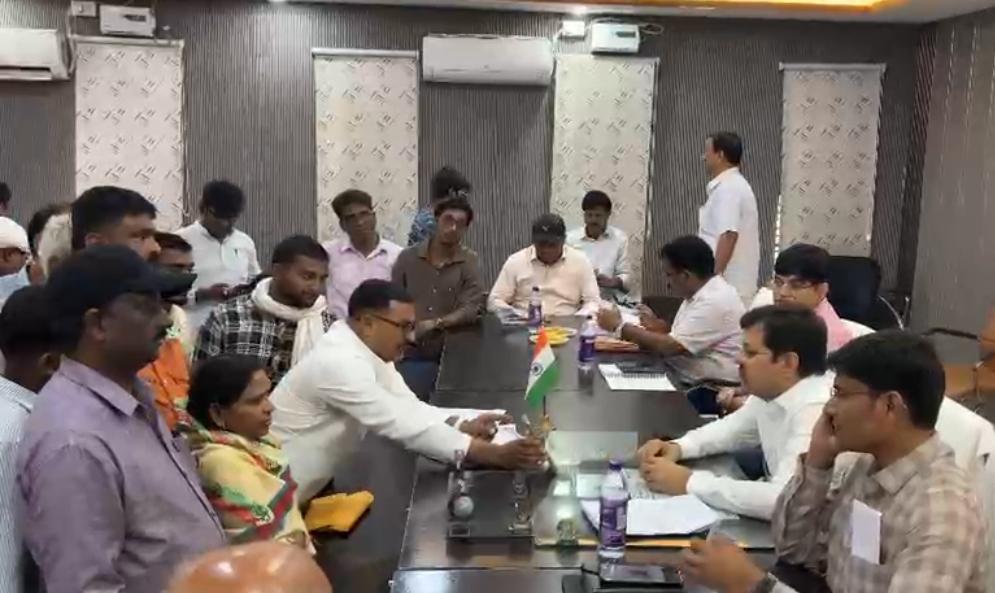 रिकॉर्ड में डिलीवरी लेकिन हाथ खाली… महराजगंज में गैस एजेंसी पर गड़बड़ी के आरोप