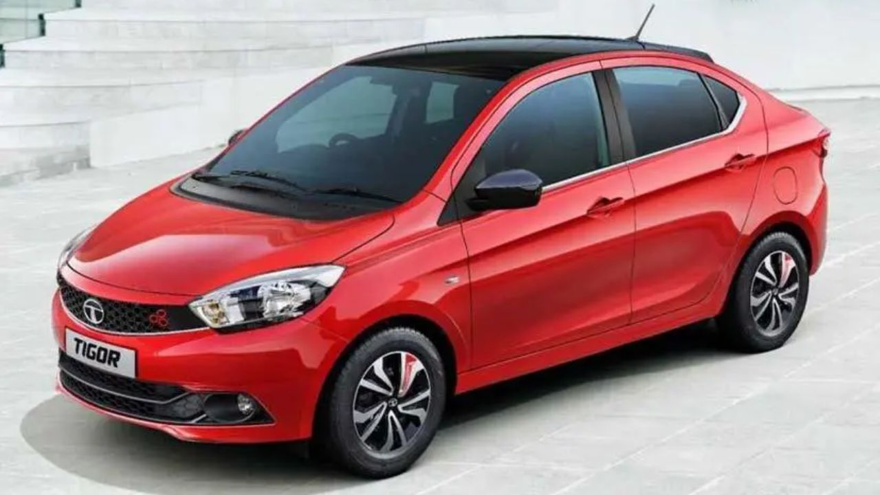 पेट्रोल वेरिएंट 19.2 kmpl का माइलेज देता है, जबकि CNG वेरिएंट 26 km/kg तक का माइलेज प्रदान करता है। सुरक्षा के मामले में यह कार काफी मजबूत है। इसे Global NCAP से 4-स्टार सुरक्षा रेटिंग मिली है। Tata Tigor में 6 एयरबैग, ABS और मजबूत बॉडी दी गई है, जिससे यह परिवार के लिए एक भरोसेमंद विकल्प बन जाती है। (Img- Internet)