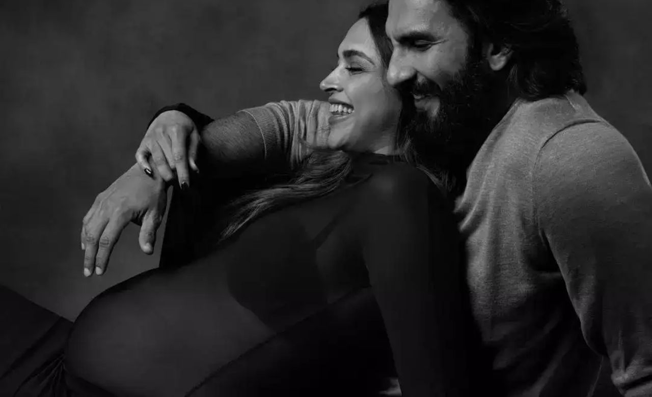 एक्ट्रेस परिणीति चोपड़ा ने दीपिका और रणवीर को बधाई दी, वहीं समांथा रुथ प्रभु ने रेड हार्ट इमोजी शेयर कर अपनी खुशी जाहिर की। इसके अलावा भूमि पेडनेकर, अनीता हसनंदानी और सुनील ग्रोवर जैसे कलाकारों ने भी कपल को शुभकामनाएं भेजीं। (Img- Internet)