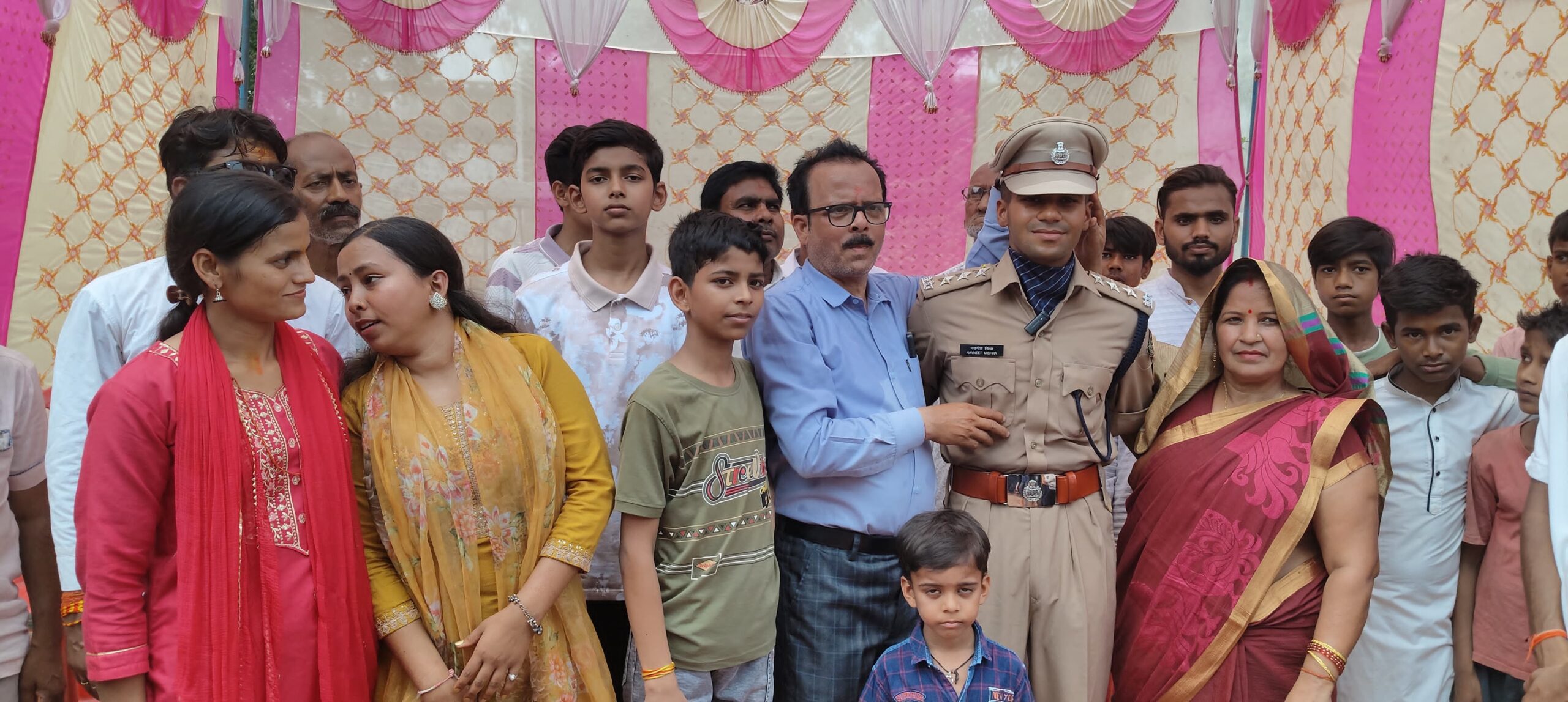 CRPF में DSP बने नवनीत मिश्रा का भव्य स्वागत, एक ही परिवार से दो लोग बने अफसर