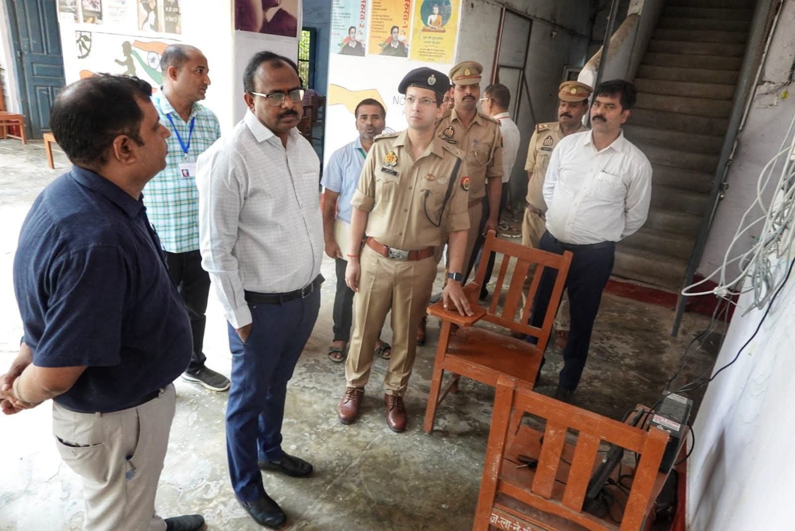 UP Home Gaurd Exam 2026: Maharajganj डीएम-एसपी का सख्त रुख, केंद्रों का औचक निरीक्षण