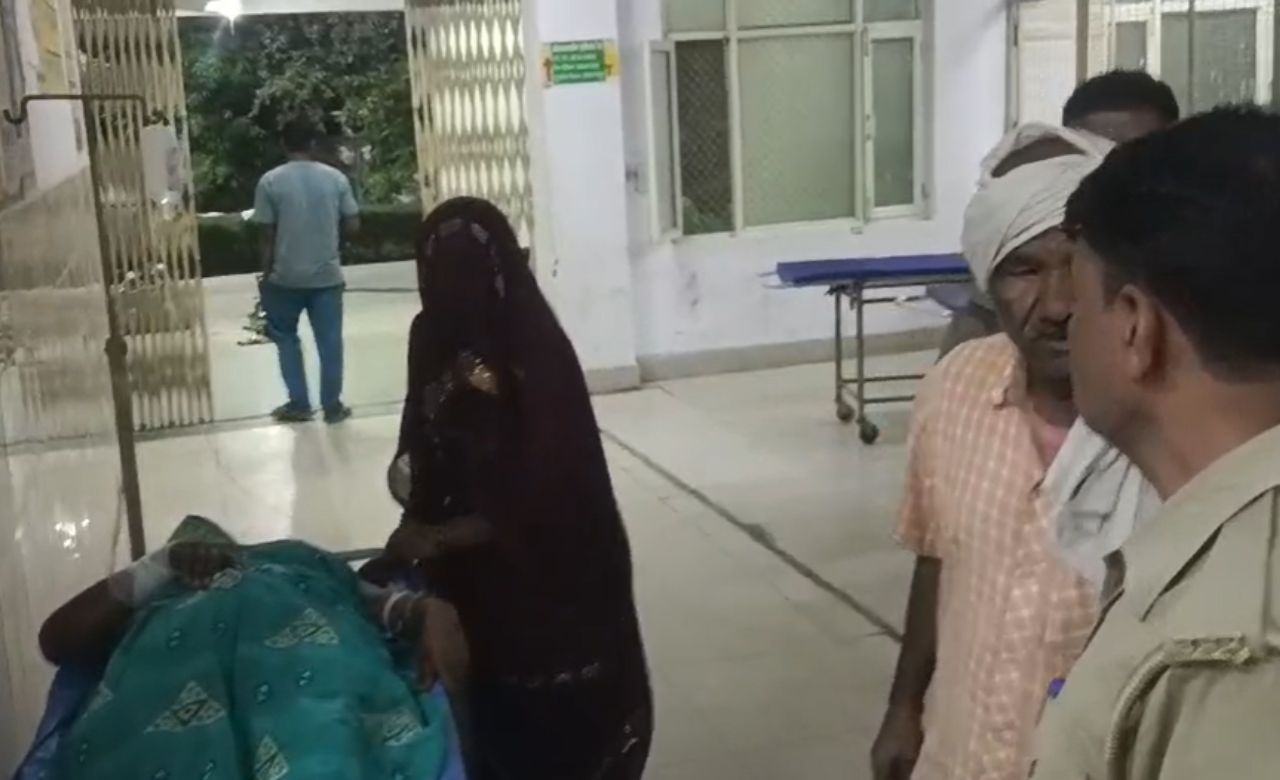 Kasganj Accident: ट्रैक्टर-ट्रॉली पलटने से 3 की मौके पर मौत, कई घायल… पढ़ें पूरी खबर