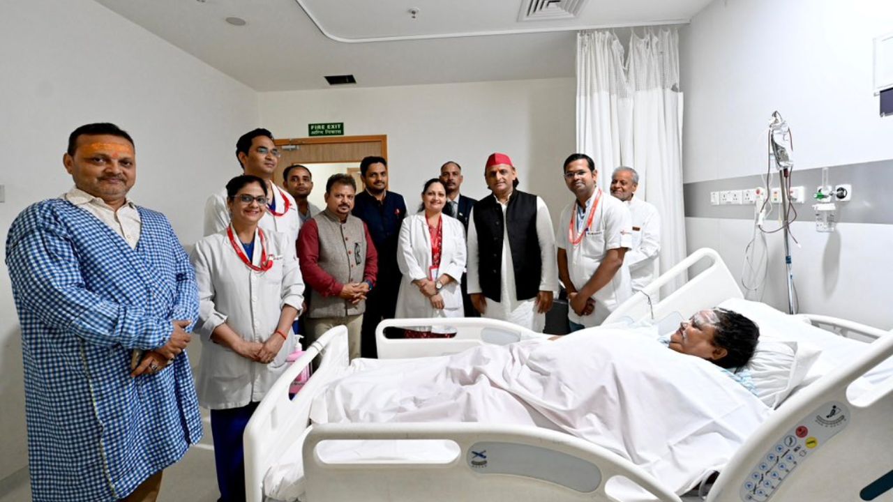 सपा के खिलाफ पुतला फूंकते समय झुलसीं BJP विधायक अनुपमा का अखिलेश यादव ने जाना हाल