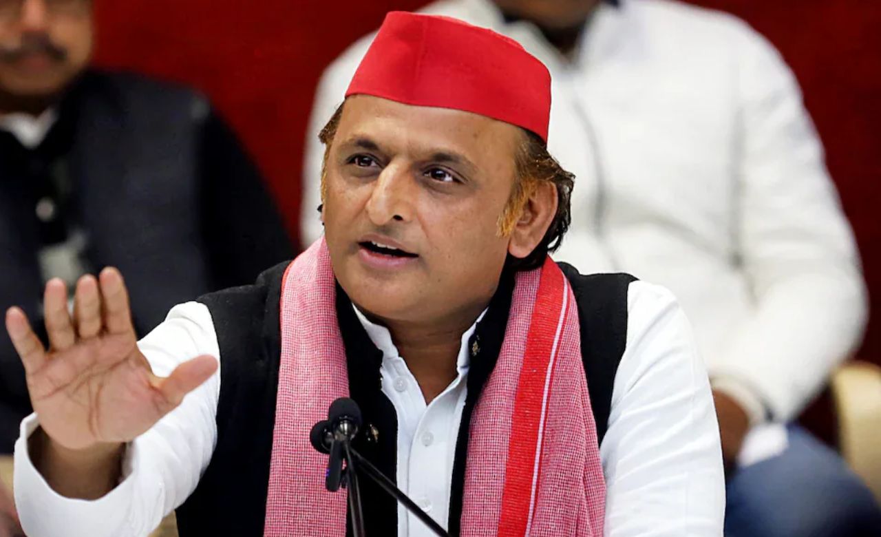 नोएडा मजदूर आंदोलन : नक्सल ठप्पे पर भड़के Akhilesh Yadav, योगी से पूछा- 10 साल में ऐसे हालात क्यों?