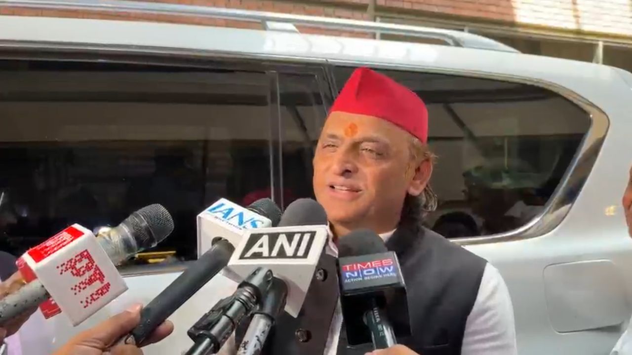 गाजीपुर पीड़ित परिवार से मिला सपा प्रतिनिधिमंडल, अखिलेश बोले- मदद दी, अब न्याय मिलना बाकी