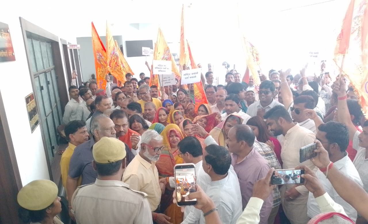 अमेठी में आस्था बनाम कब्जा, मंदिर विवाद पहुंचा प्रशासन के दरबार