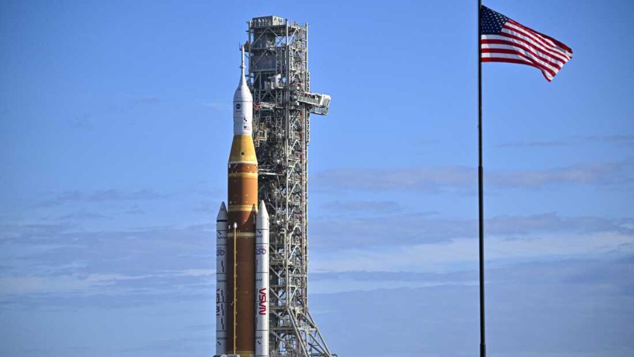 54 साल बाद चांद पर वापसी की तैयारी, NASA का आर्टेमिस-2 मिशन तैयार; कई बार टली लॉन्चिंग