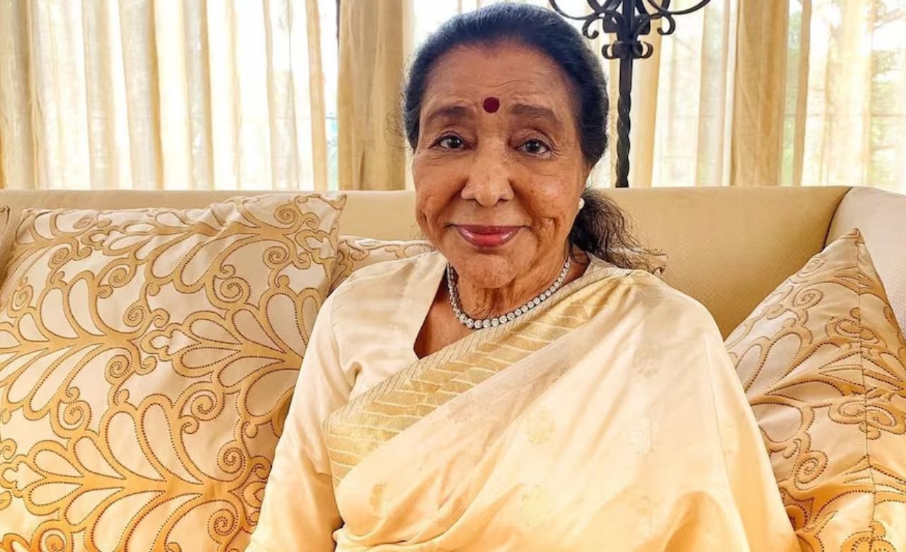 RIP Asha Bhosle: 10 साल की उम्र में रिकॉर्डिंग, 12 हजार गाने और गिनीज रिकॉर्ड