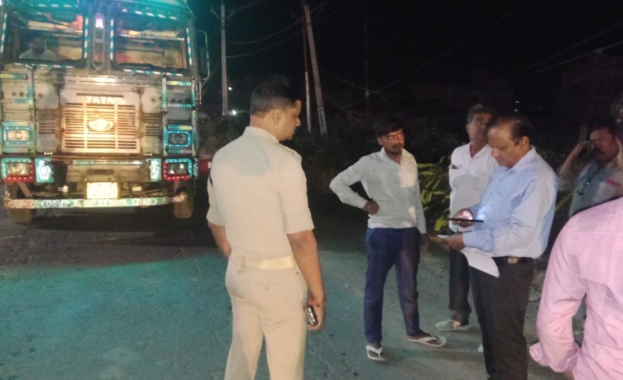 औरैया में अवैध खनन पर बड़ा एक्शन, चेकिंग अभियान में 5 वाहन सीज; पढ़ें पूरी खबर