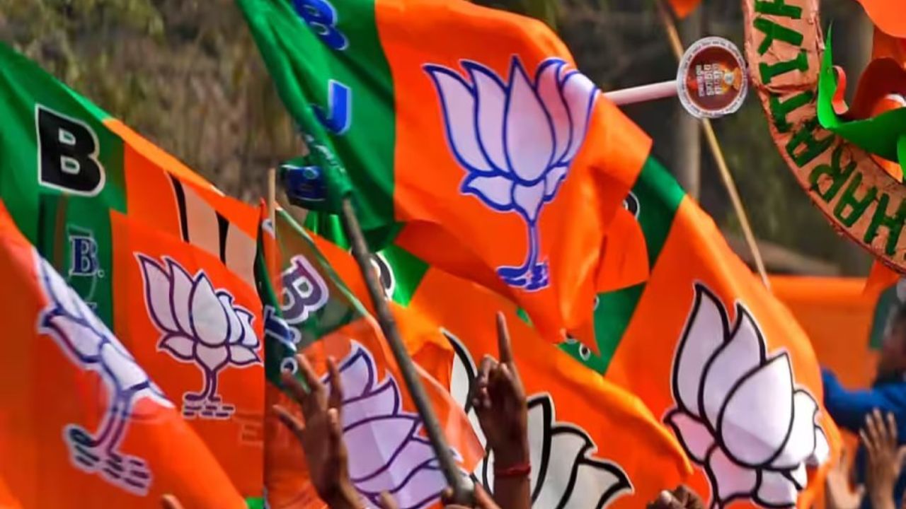 Gandhinagar: निकाय चुनावों में BJP का दमदार प्रदर्शन, 15 में से 10 नगर निगमों पर कब्जा