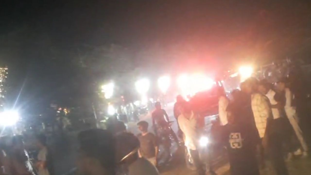 बदायूं में सड़क में मची चीख पुकार, मां-बेटे की मौत, 8 घायल