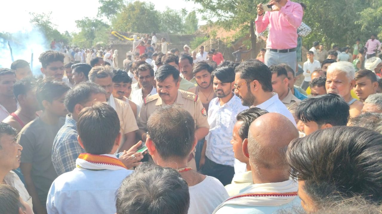 बदायूं में भीषण अग्निकांड, तीन मवेशी जिंदा जले, लाखों का नुकसान