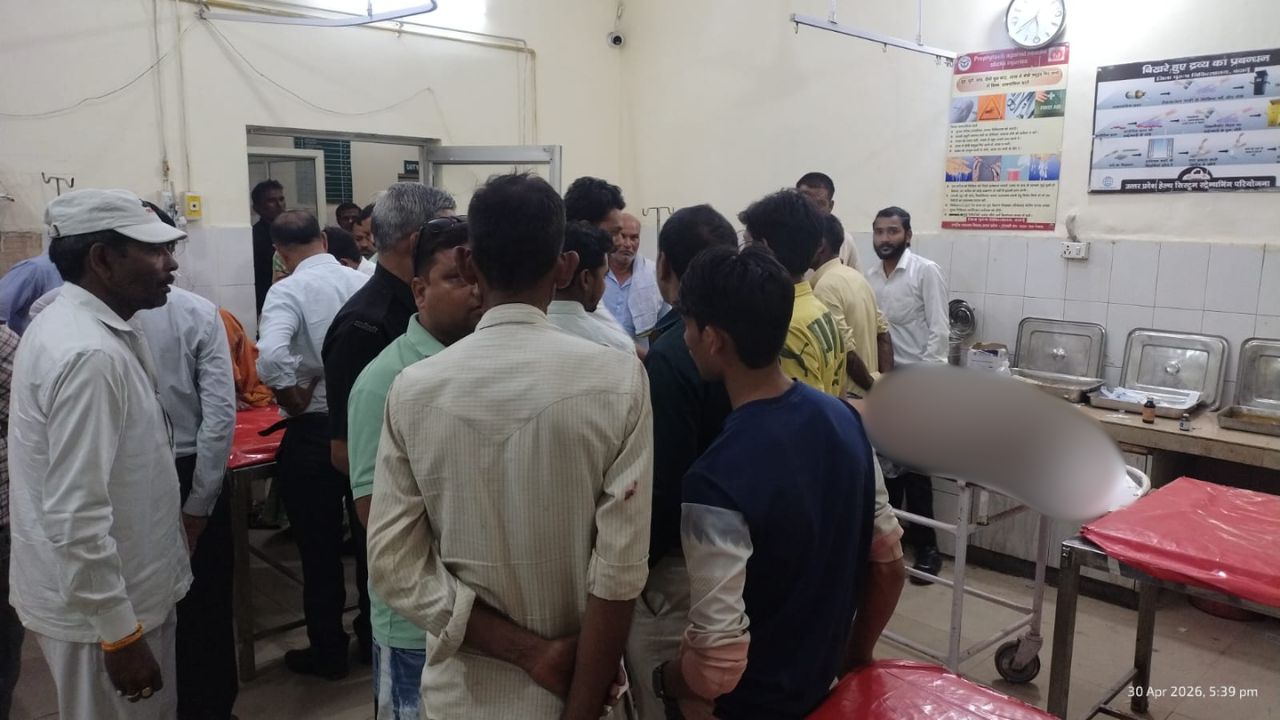 Budaun: सड़क हादसे के बाद रोड रेज में युवक की मौत, मचा कोहराम