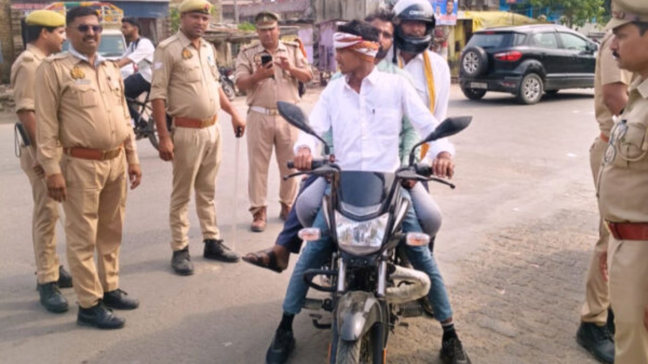 Balrampur: सुरक्षा नियमों की धज्जियाँ उड़ाने वालों के खिलाफ चला हंटर, वाहन चालकों के खिलाफ क्या हुई कार्रवाई