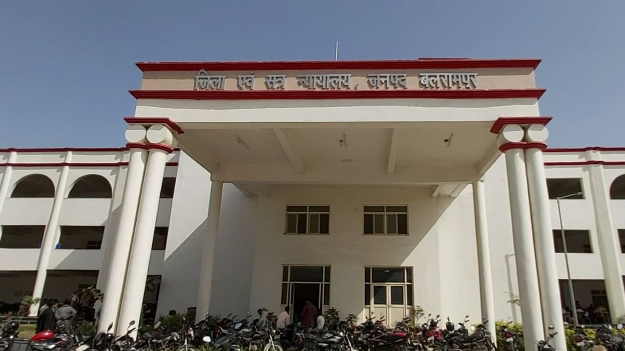 बलरामपुर कचहरी में चुनावी रणभेरी: साख की जंग में दिग्गजों ने झोंकी ताकत, महामंत्री पद पर कड़ा मुकाबला