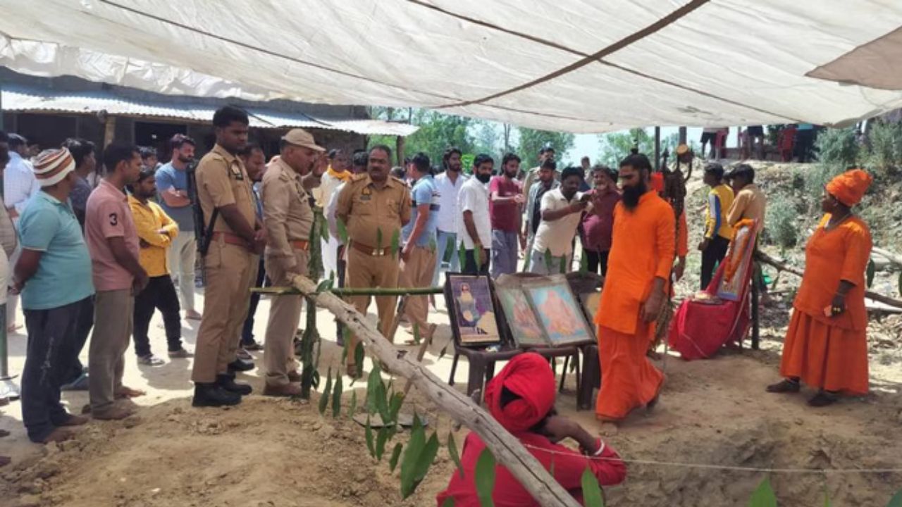 बाराबंकी में जिंदा समाधि की जिद पर अड़े महंत, मठ परिसर में भारी पुलिस बल तैनात