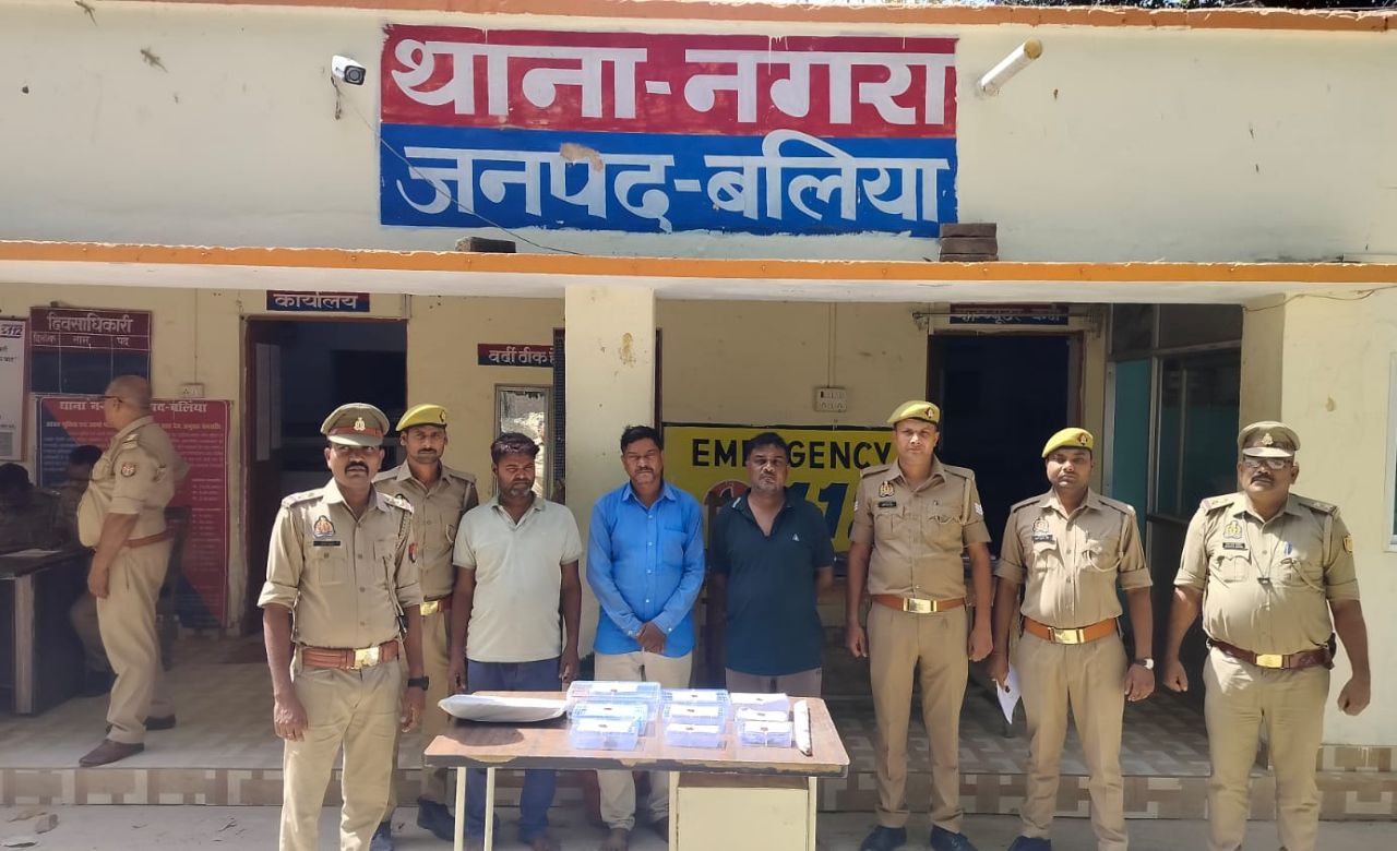 दिन में रेकी और रात में करते थे चोरी, बलिया पुलिस ने लाखों रुपये के माल के साथ दबोचे 3 शातिर अपराधी