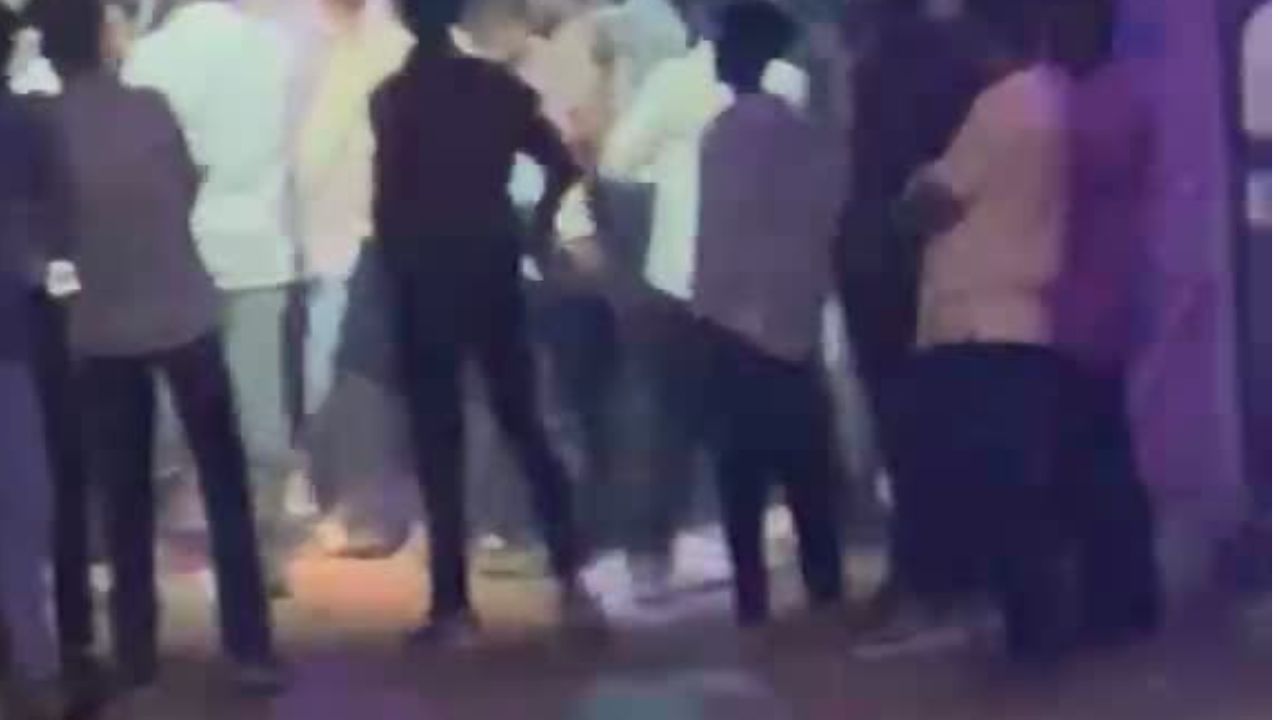 Sonbhadra: शराब पीकर स्टेज पर गिरे दूल्हे से शादी करने से दुल्हन का मना, 40 दिन में 3 लाख लौटाएगा दूल्हा पक्ष