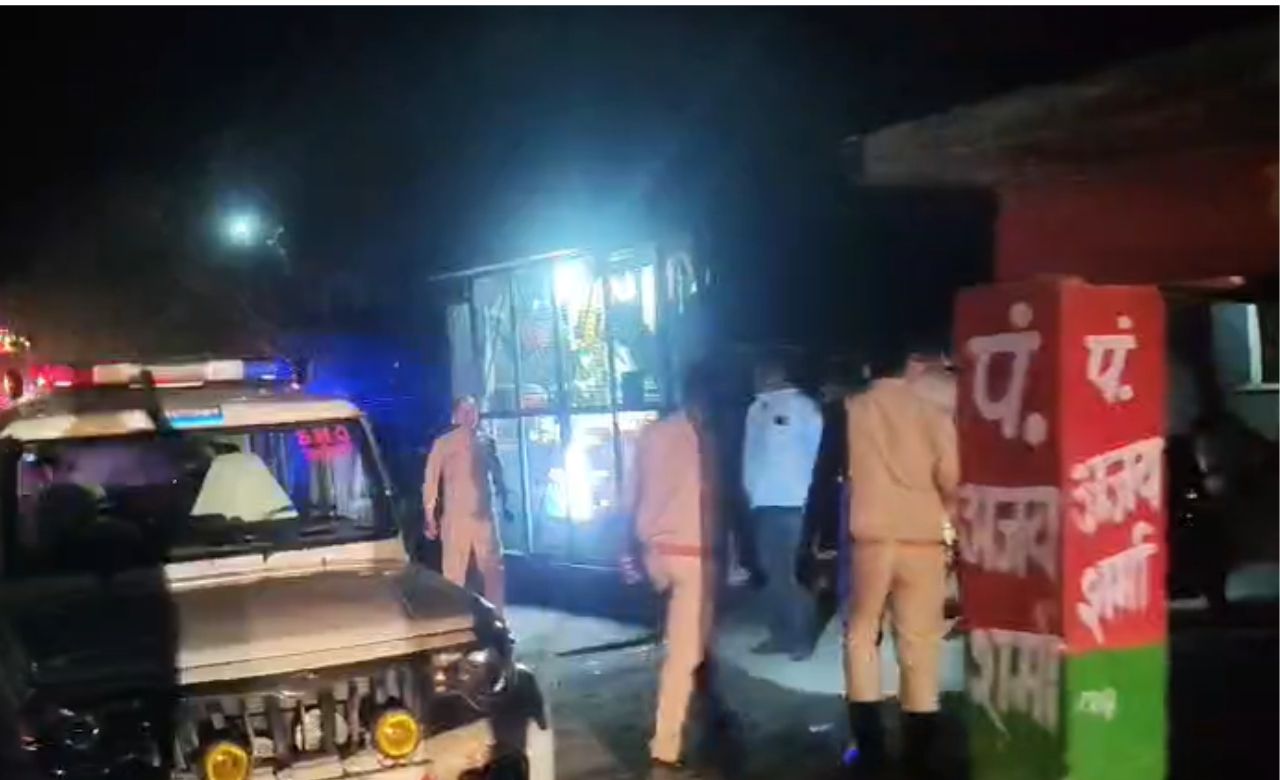 Budaun Crime: मासूम से दरिंदगी के बाद आरोपी फरार, इलाके में भारी आक्रोश