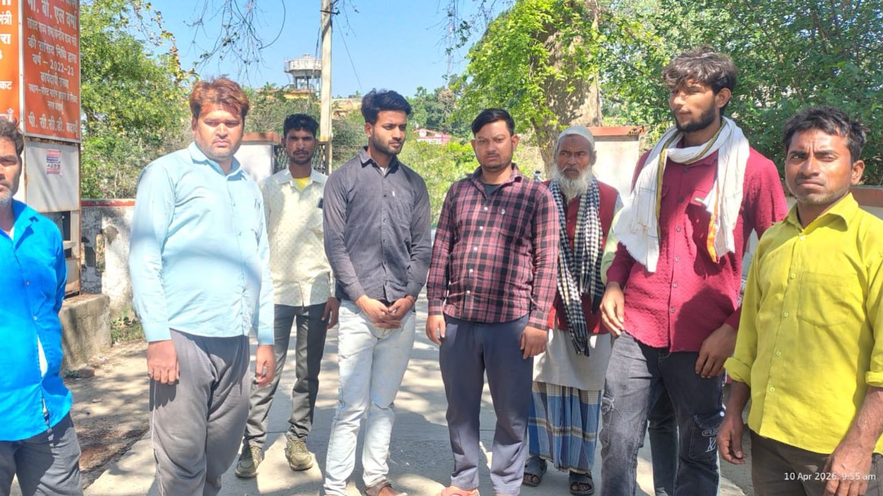 बदायूं में बेकाबू कार पलटी, चालक ने तोड़ा दम