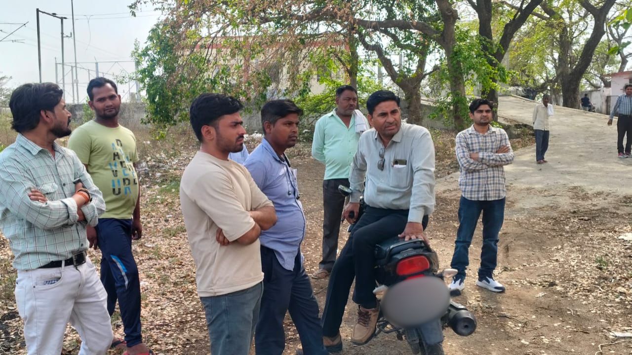 Budaun: करेंट की चपेट में आने से गाय की मौत